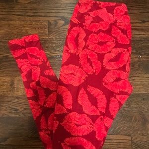 OS Lularoe Vintage Valentines leggings
